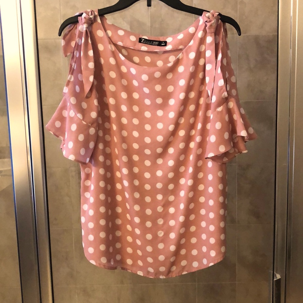 ❤️Pink and white polka dot blouse